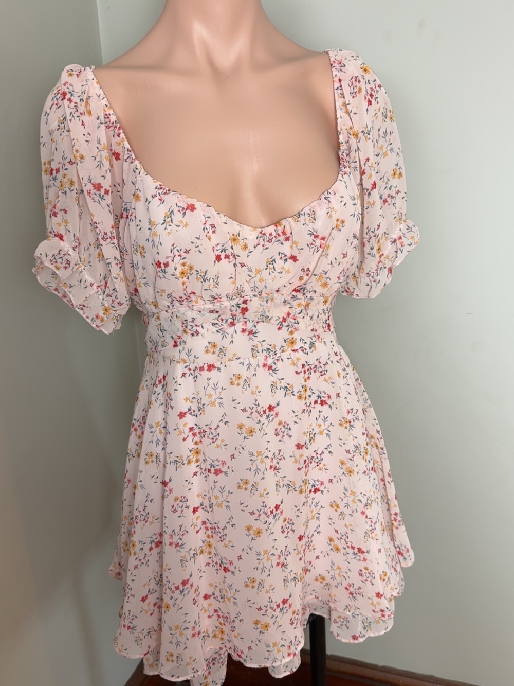 Love Tree Blush Floral Puff-Sleeve Mini Dress